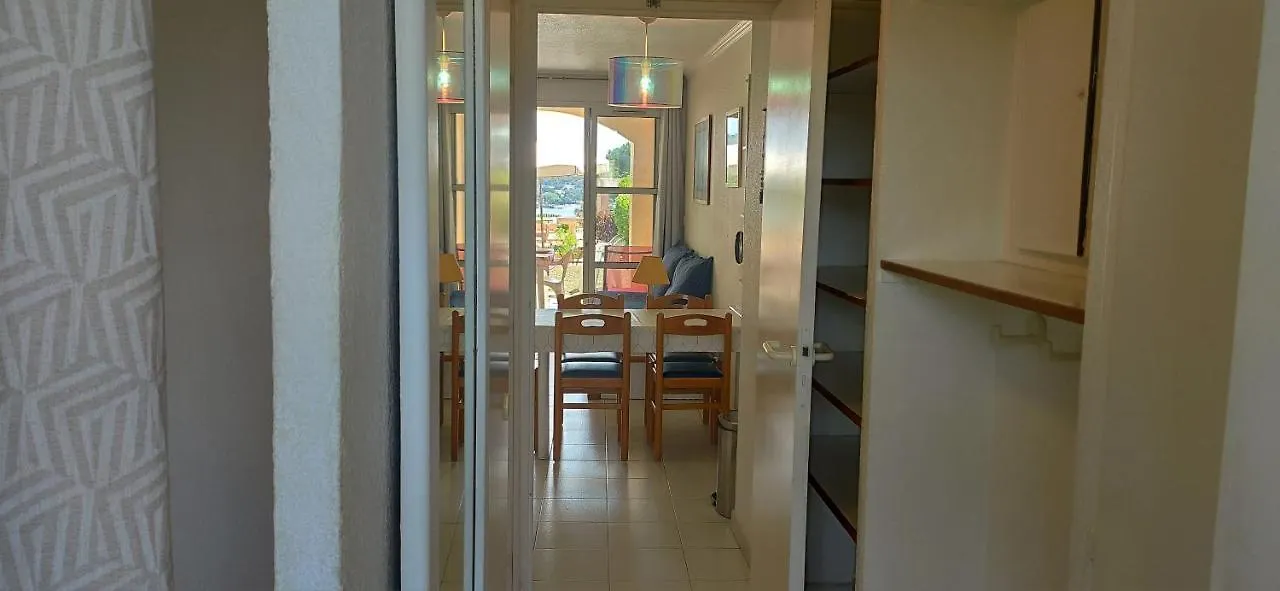 Cap Esterel Belvedere: Seaside Garden Apartment with Pool Saint-Raphael  France
